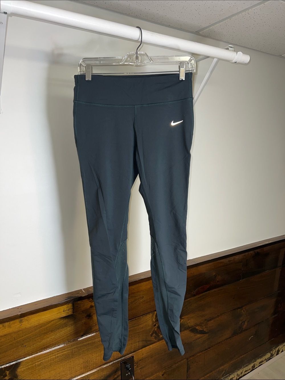 Nike Dri-Fit Leggings with Mesh- M‎